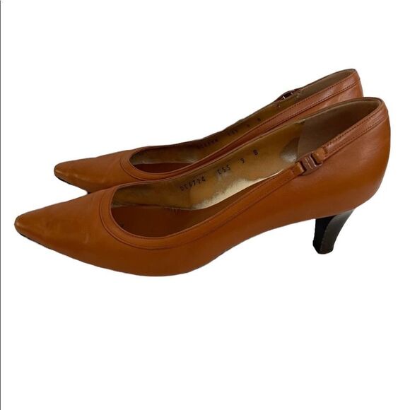 Ferragamo ~ caramel colored pumps ~ size 9 ~ see photos for imperfections - Picture 5 of 9